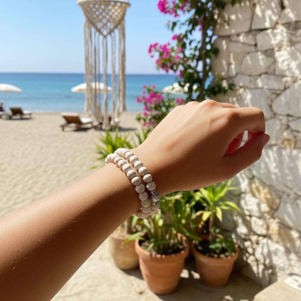 Armband ronde kralen met boeddha sluiting  in zomerse stijl wit